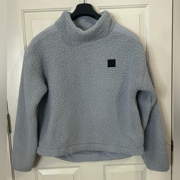 Under Armour Tops - Under Armour Women’s Large Loose Sherpa Fleece Gray Pullover NWT